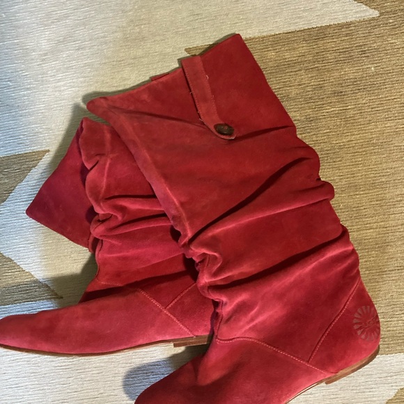 Beautiful suede UGG boots like new! - Picture 2 of 7